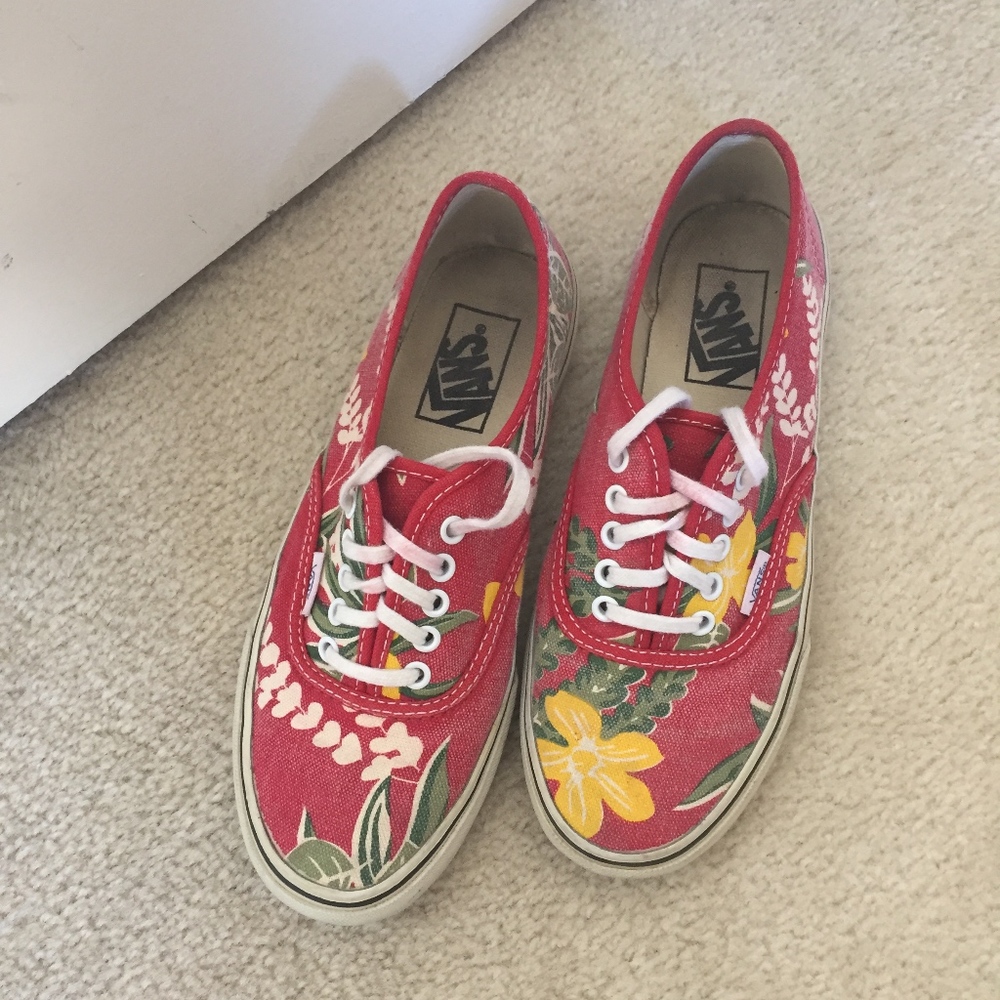 Limited Edition Van Doren Tropical Print Vans
